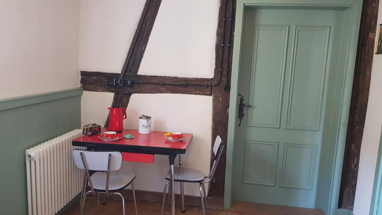 Historisches Fachwerkhaus "Hoher Hirschen" - Stilvolles Studio Und Museales Apartment Mit Romantischem Hof Und Garten Bodman-Ludwigshafen Buitenkant foto